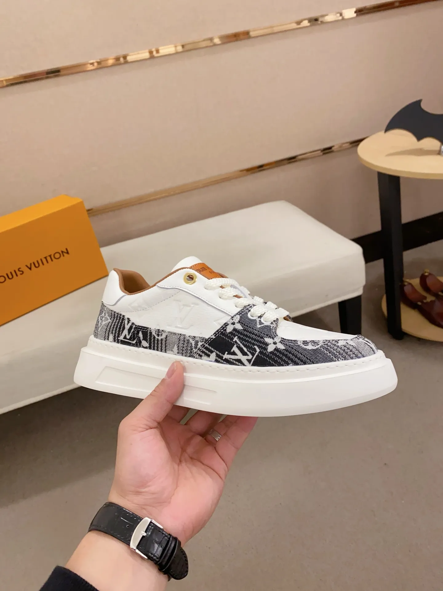 Factory price: 480💰🎉🎉LV~Louis Vuitton trendy men's shoes, new shipments, latest matching, same style as the official website, super high quality, best-selling season [strong][strong][strong]Selected first-layer cowhide, comfortable cowhide lining, original last, comfortable on the feet, wear-resistant rubber outsole, size: 38-44.